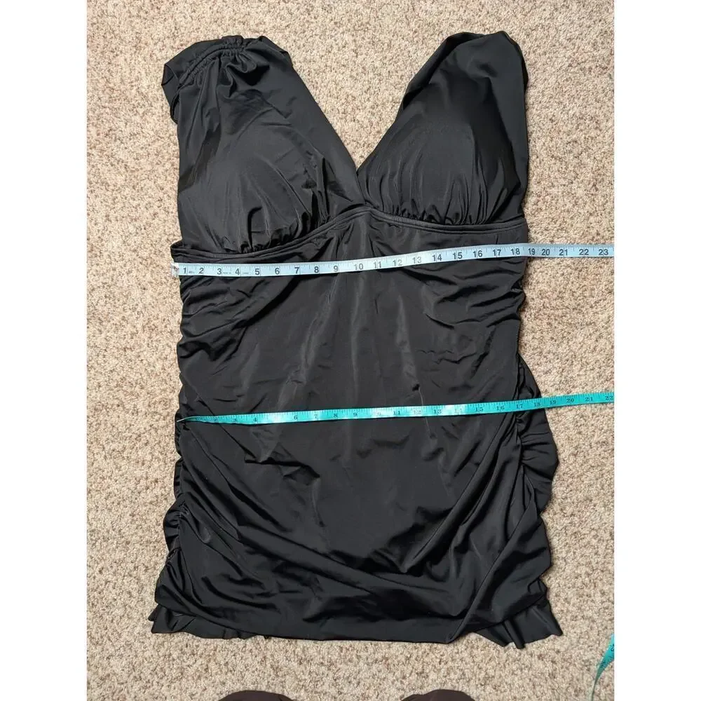 SWIMSUITS FOR ALL Women's Swim suit, size 24, Full coverage skirt; Black